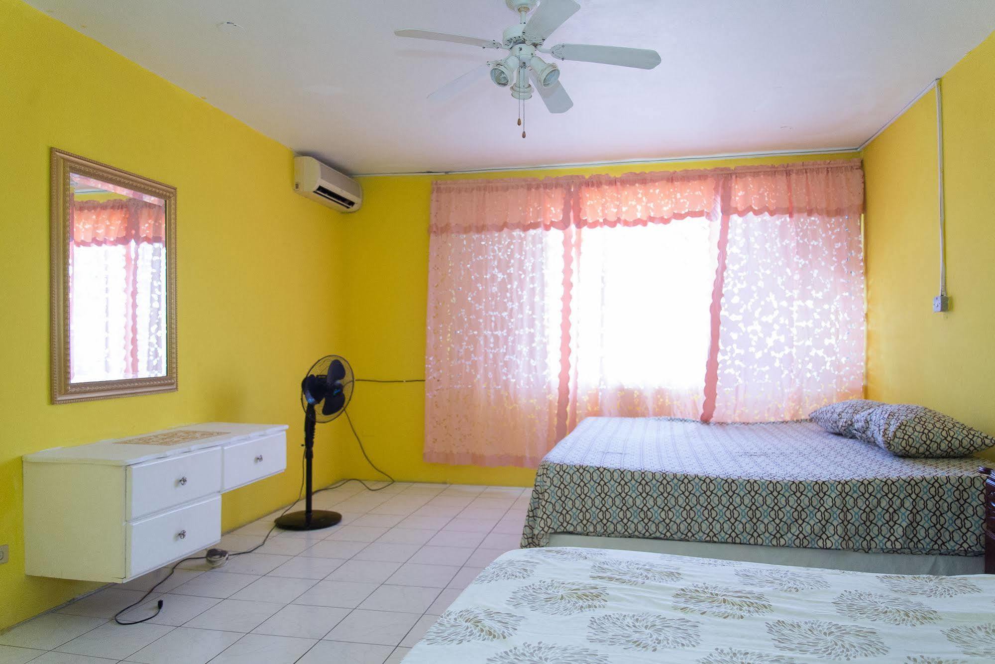 Villa Donna Inn Montego Bay Exterior photo