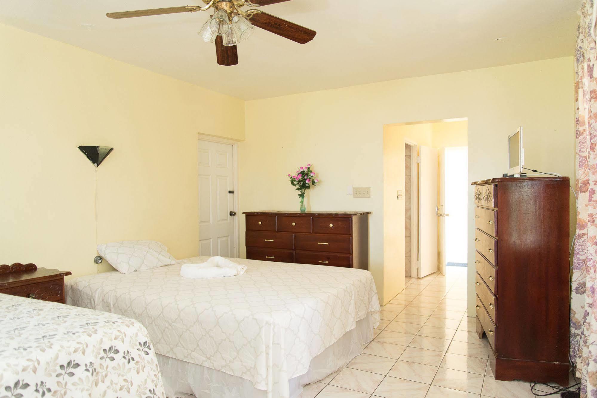 Villa Donna Inn Montego Bay Exterior photo